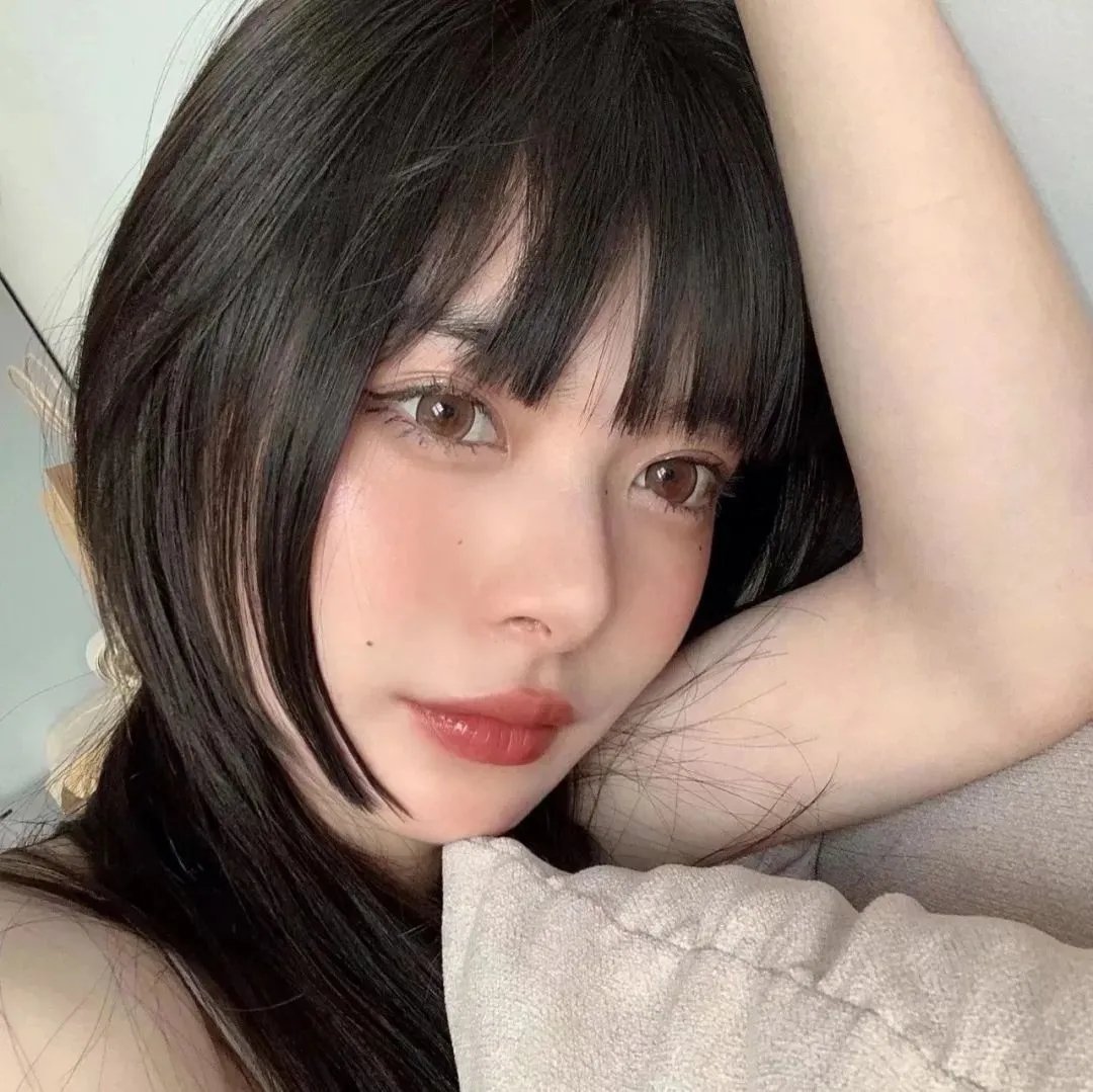 裸女游城